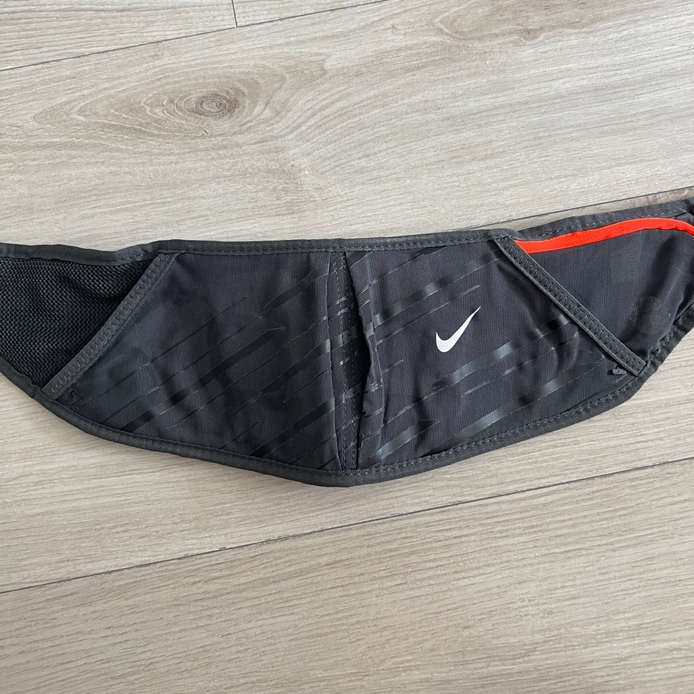 Nike Run Belt - Picture 1 of 3